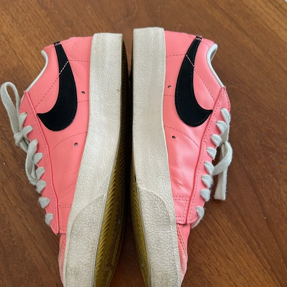 NIKE Low 77 Atomic Pink Blaze 6.5 Sneaker Gym Shoe